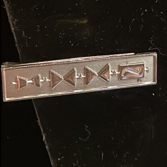 Vintage-1950s-1.5” x 0.33” Robbins Company Art Deco silver tone tie bar/clip - Picture 5 of 14